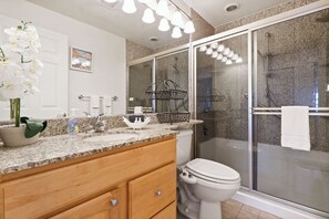Shower, jetted bath, hair dryer, towels