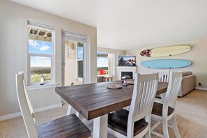 Dining - 611 Surf Shack! Great family beach getaway - Doggies Welcome (Westport)