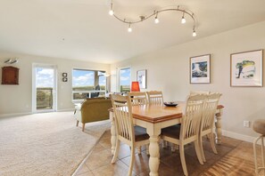 Interior - 936 Family Beach Getaway!  Oceanview+BunkBeds+Spacious=Fun (Westport)