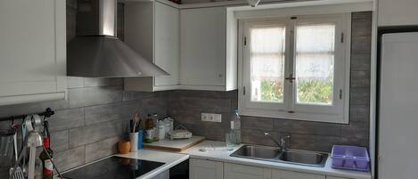 Frigorífic, microones, forn i placa de cuina