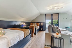 5 bedrooms, desk, iron/ironing board, travel cot