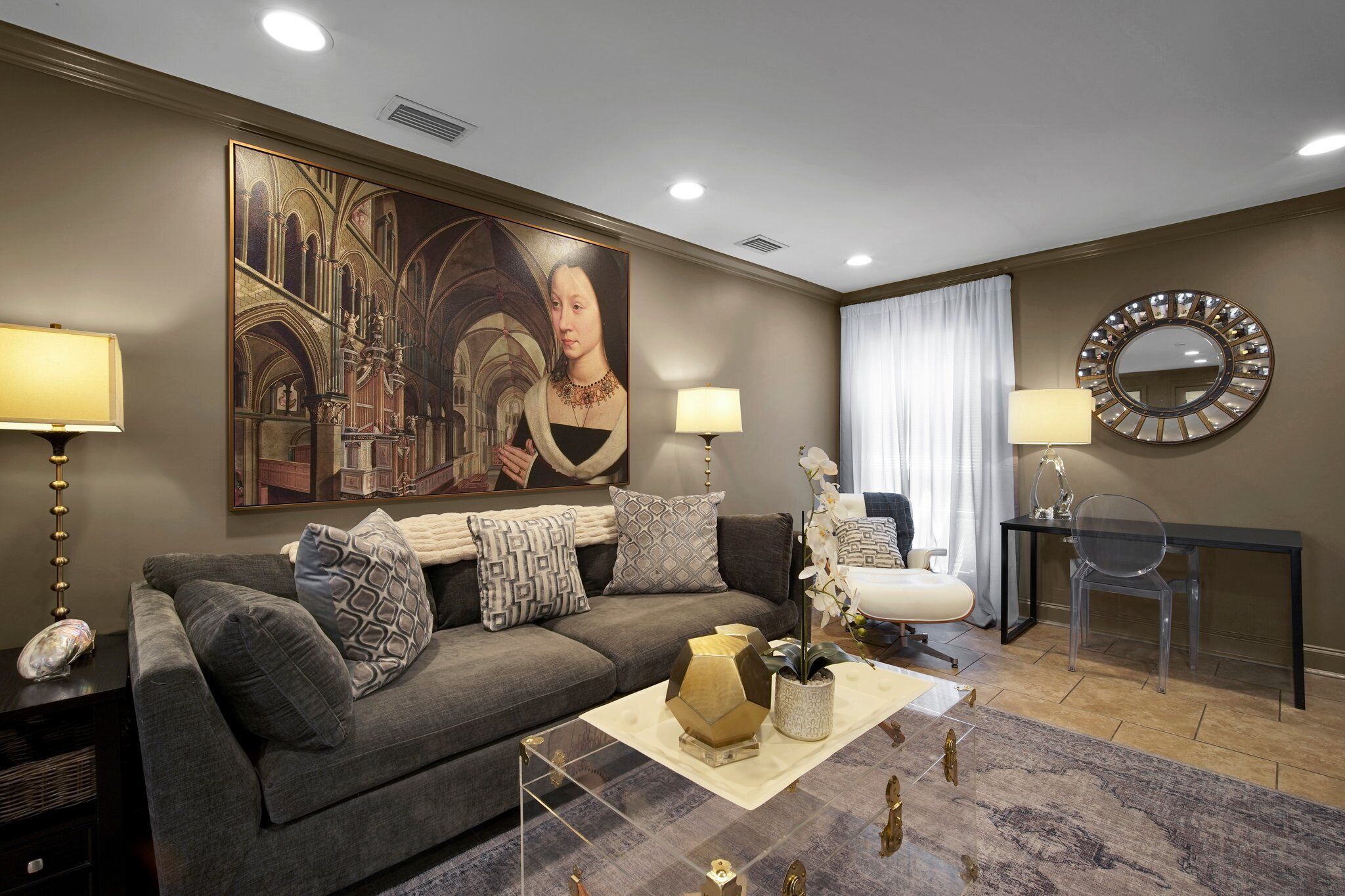 Luxurious Studio W/ Patio Perfect for Extended Stays By Lucky Savannah