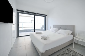 3 bedrooms, desk, iron/ironing board, WiFi