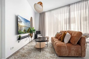 Télévision, chaîne hi-fi, espaces bureaux