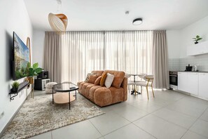 Télévision, chaîne hi-fi, espaces bureaux