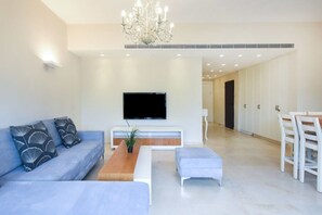 TV - Cozy 2BR with Balcony in Ben Gurion by HolyGuest (Tel Aviv)