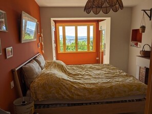 3 室のベッドルーム、デスク、アイロン / アイロン台、WiFi