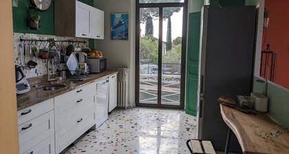 Villa années 30, familiale, dans le quartier du Mont Faron, vue mer et piscine !