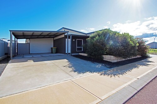 Fair Winds: 4 BR, 2 BA House in Jurien Bay, Sleeps 8