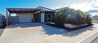 Fair Winds: 4  BR, 2  BA House in Jurien Bay, Sleeps 8