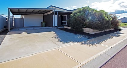 Fair Winds: 4 BR, 2 BA House in Jurien Bay, Sleeps 8