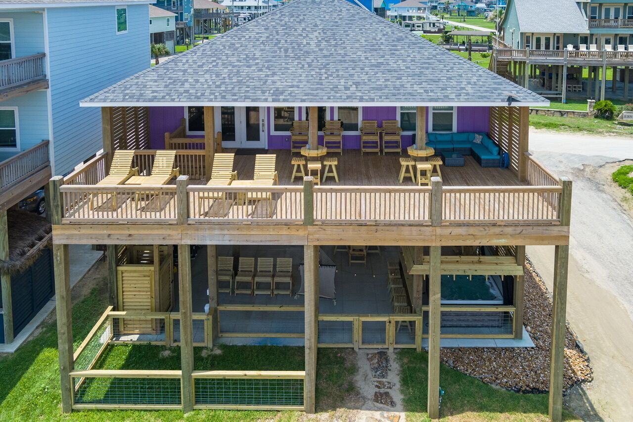 Amazing Beachfront - Right on the beach! Loaded w/ amenities!