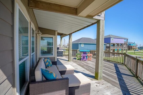 Terrace/patio - Family Tides - 4 bedroom w/ view, close to beach, cargo lift, budget friendly (Crystal Beach)