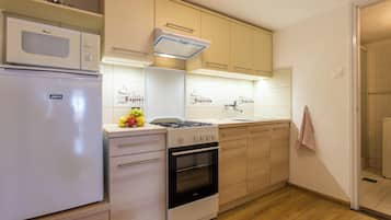Standard House, Multiple Bedrooms, 2 Bathrooms, Lakeside (House Hortenzia Lake View) | Private kitchen | Fridge, microwave, oven, stovetop