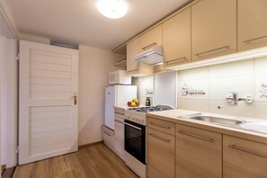 Standard House, Multiple Bedrooms, 2 Bathrooms, Lakeside (House Hortenzia Lake View) | Private kitchen | Fridge, microwave, oven, stovetop - House Hortenzia Lake View (Revfulop)