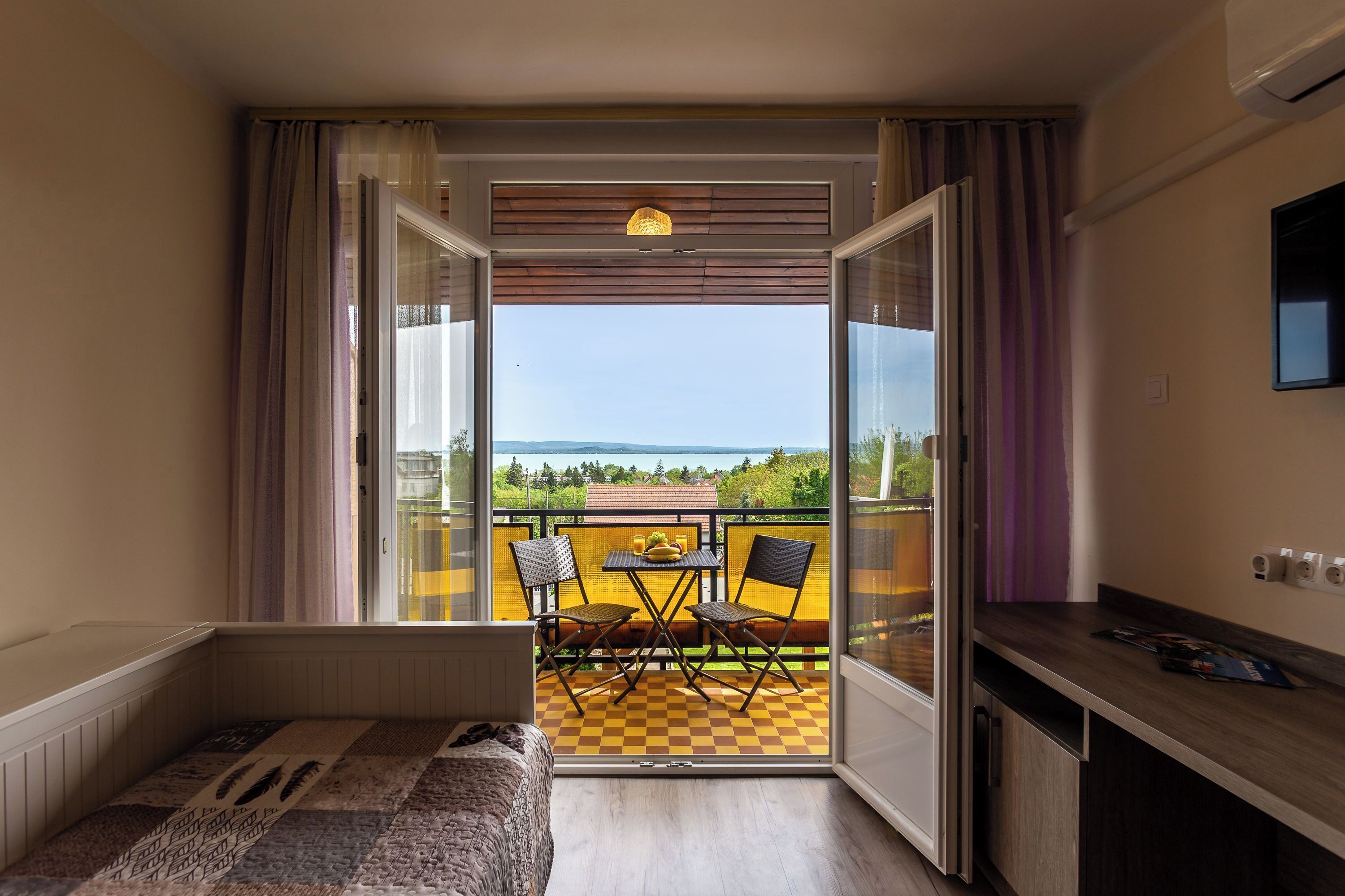 บ้านพักสแตนดาร์ด, หลายห้องนอน, 2 ห้องน้ำ, ริมทะเลสาบ (House Hortenzia Lake View) | 2 ห้องนอน, พื้นที่ทำงานแบบใช้แล็ปท็อป, เตารีด/โต๊ะรีดผ้า, Wi-Fi ฟรี