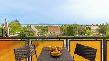 Standard House, 2 Bedrooms, 2 Bathrooms, Lakeside (House Hortenzia Lake View) | Lake view