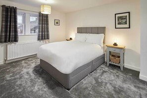 2 bedrooms, desk, iron/ironing board, bed sheets - Host & Stay | Blayshaw House (Middlesmoor)