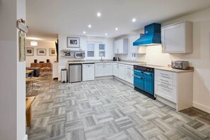 Fridge, microwave, oven, stovetop - Host & Stay | Blayshaw House (Middlesmoor)