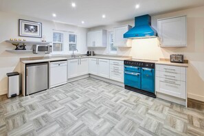 Fridge, microwave, oven, stovetop - Host & Stay | Blayshaw House (Middlesmoor)