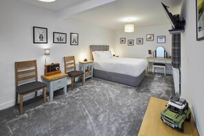 2 bedrooms, desk, iron/ironing board, bed sheets - Host & Stay | Blayshaw House (Middlesmoor)