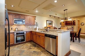 Fridge, oven, stovetop, dishwasher
