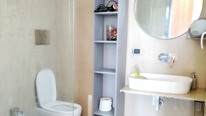 Shower, hair dryer, bidet, towels - SEMPRE SOLE IN CITY CENTER (Salerno)