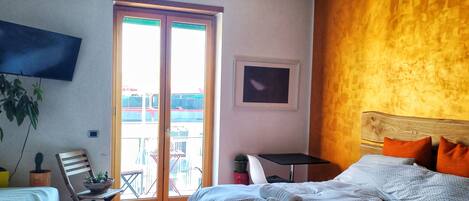 3 bedrooms, desk, free WiFi, bed sheets