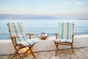 Property grounds - Seafront Evi's Hideaway - Petalidi Cozy Nest (Petalidi)