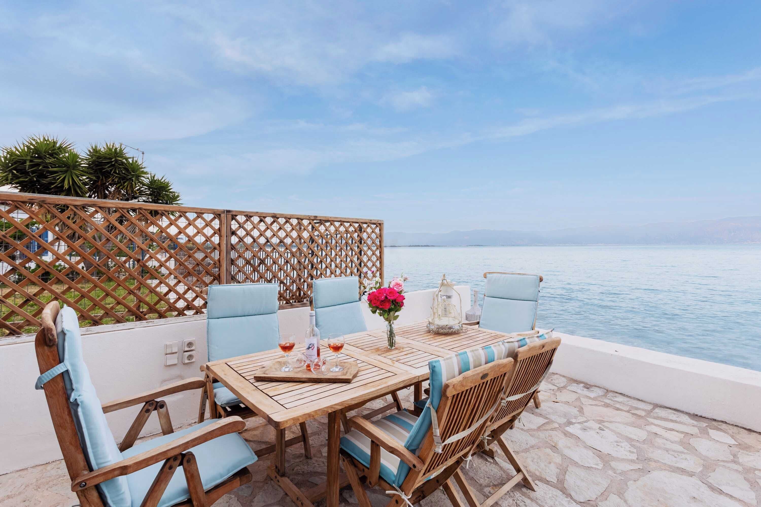 Uninterrupted sea view – Your morning coffee with endless blue
