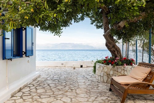 Seafront Evi's Hideaway - Petalidi Cozy Nest