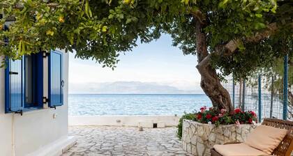 Seafront Evi's Hideaway - Petalidi Cozy Nest