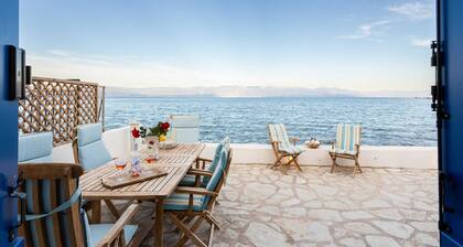Seafront Evi's Hideaway - Petalidi Cozy Nest