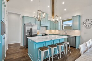 House, 4 Bedrooms | Private kitchen | Fridge, oven, coffee/tea maker, toaster