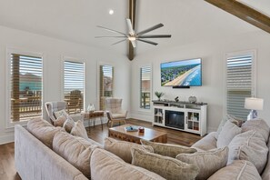 House, 4 Bedrooms | Living area | Smart TV