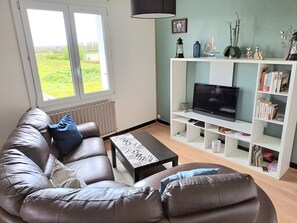 TV, books - Jolie Maison Néobretonne Proche de la mer et au Calme de la Campagne! (Tréflez)