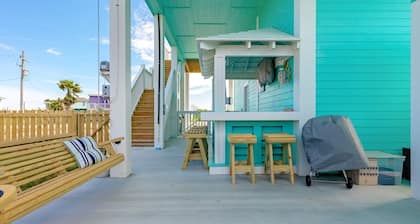 Sea Glass Cottage 2 Bedroom Home by RedAwning