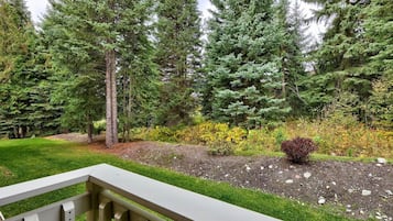 Condo, 2 Bedrooms | Property grounds