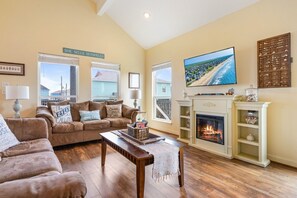 Casa, 4 habitaciones | Área de sala de estar | Smart TV y servicios de streaming 