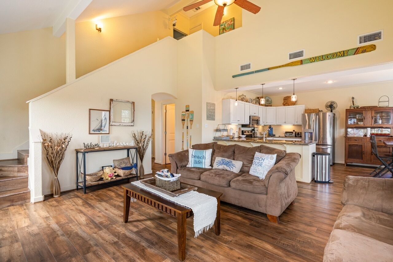 House, 4 Bedrooms | Living area