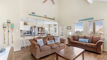 House, 4 Bedrooms | Living area | Smart TV, streaming services