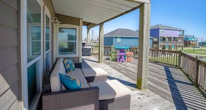 Family Tides 4 Bedroom Home by RedAwning