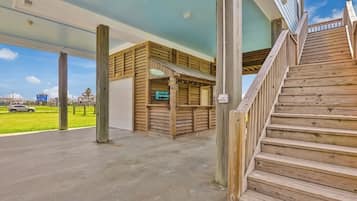 House, 4 Bedrooms | Property grounds