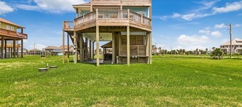 Family Tides 4 Bedroom Home by RedAwning