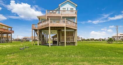 Family Tides 4 Bedroom Home by RedAwning