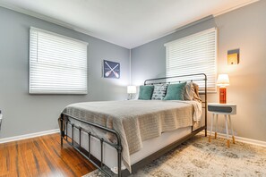 House (3 Bedrooms) | Interior - Lakefront Leasburg Home w/ Dock & Views! (Leasburg)