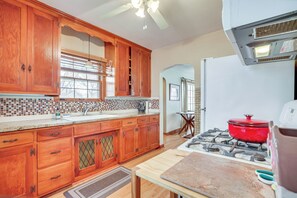 House (2 Bedrooms) | Interior