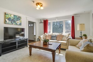 House (4 Bedrooms) | Front of property