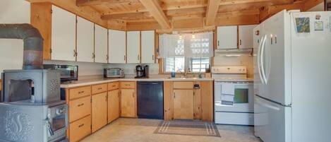 House (4 Bedrooms) | Interior