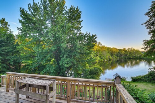 Lakefront Maine House ~ 4 Mi to Colby College